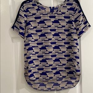 Scoop neck dress shirt